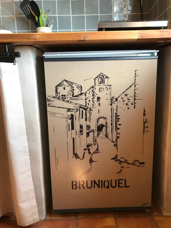 a drawing of the burundi in a picture frame at Le pigeonnier du beffroi in Bruniquel