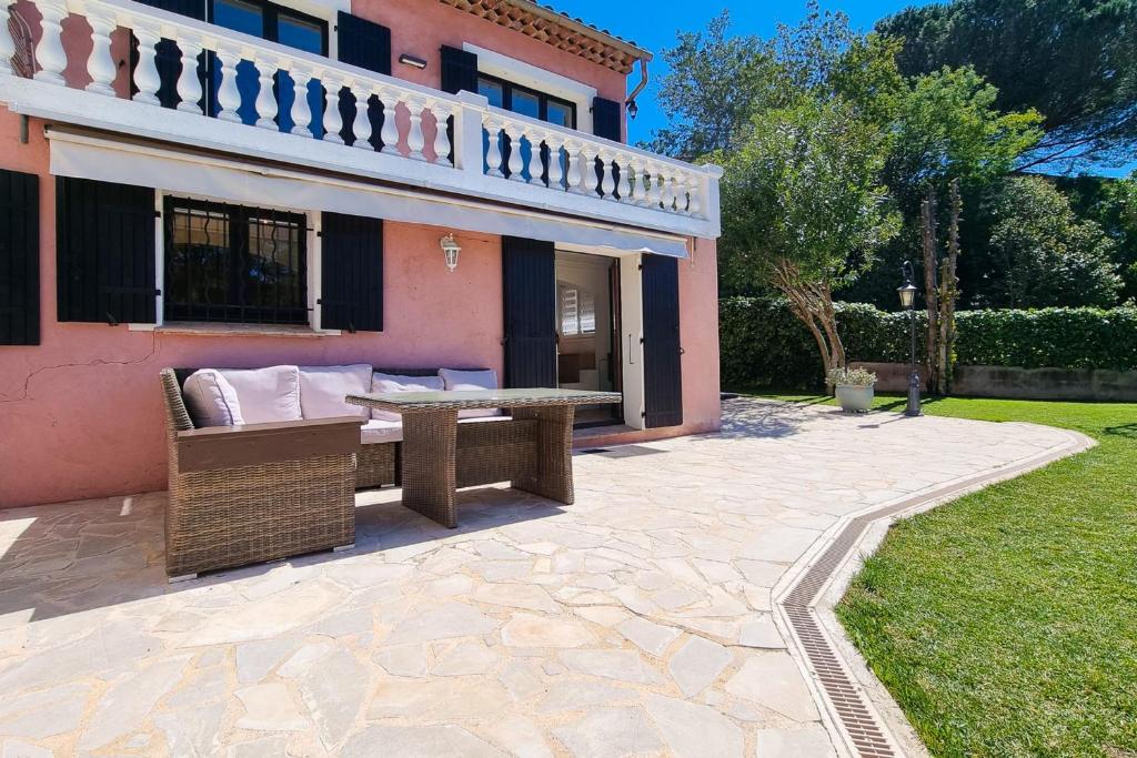 a patio in front of a pink house at Dolce Apartment 3 Bedrooms for 5 people 10 minutes from Cannes in Mandelieu-la-Napoule