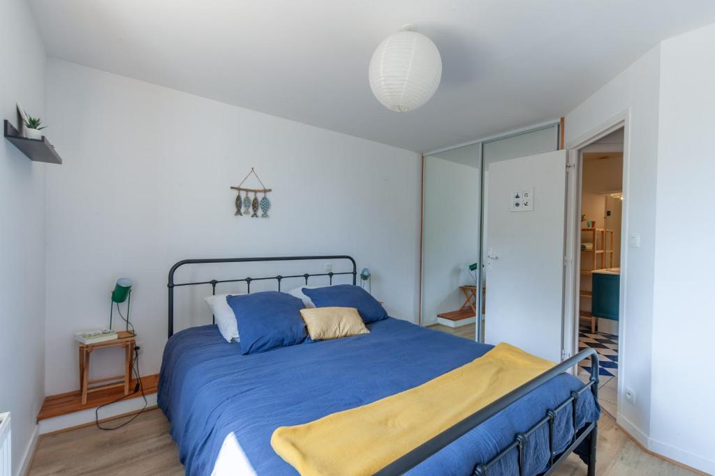 Łóżko lub łóżka w pokoju w obiekcie La Grange - Charmante maison à Langrune-sur-mer