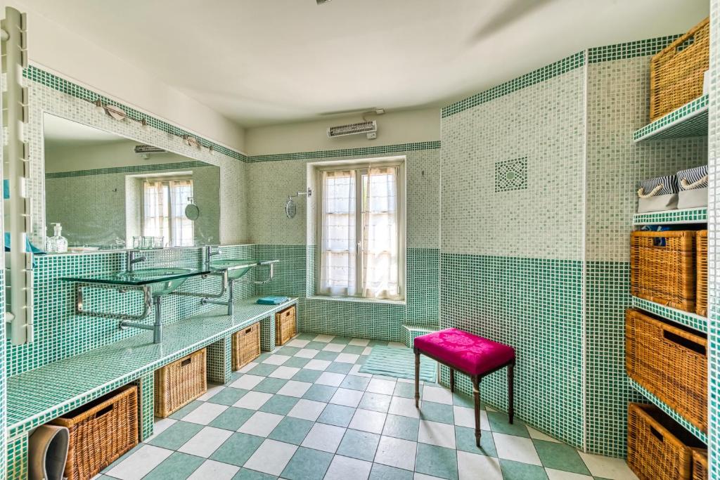 Kuchyňa alebo kuchynka v ubytovaní Maison Prado - avec piscine privée et grand jardin