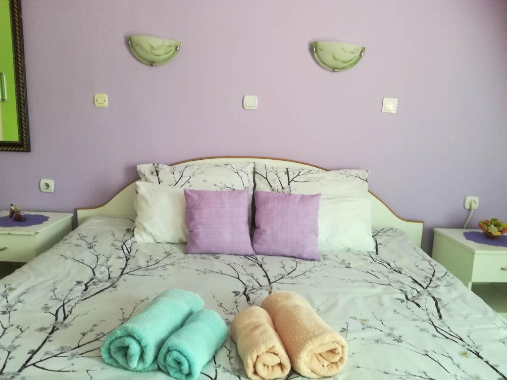 Postelja oz. postelje v sobi nastanitve Karoski Apartments & Suites
