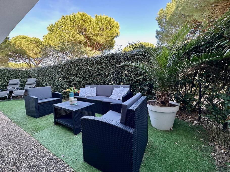 Posedenie v ubytovaní PGH N11- Terrasse Arborée, Piscine, Parking Privé