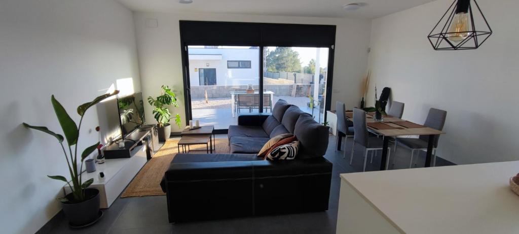Fotografie z fotogalerie ubytování Chalet con piscina, terraza y barbacoa v destinaci Pallaresos