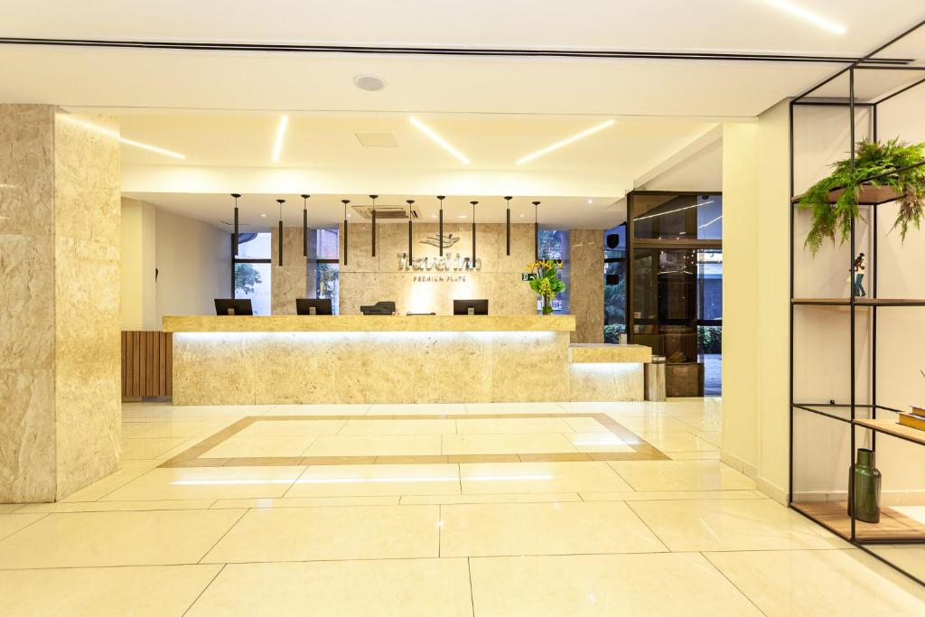 an office lobby with a reception desk at Travel Inn Paulista Wall Street in São Paulo