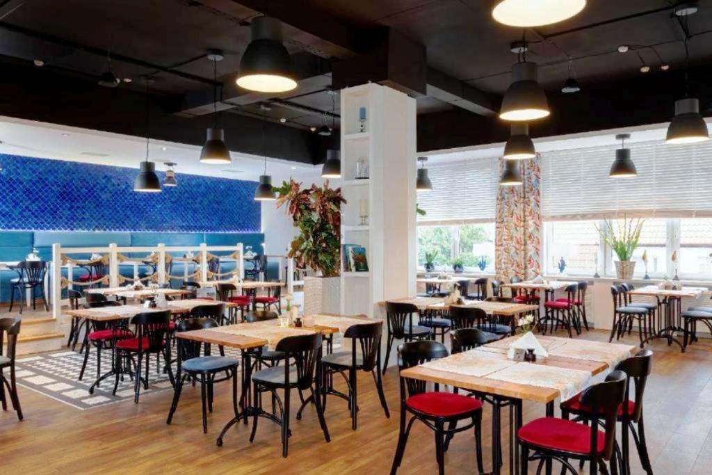 Reštaurácia alebo iné gastronomické zariadenie v ubytovaní Rezydencja Bielik