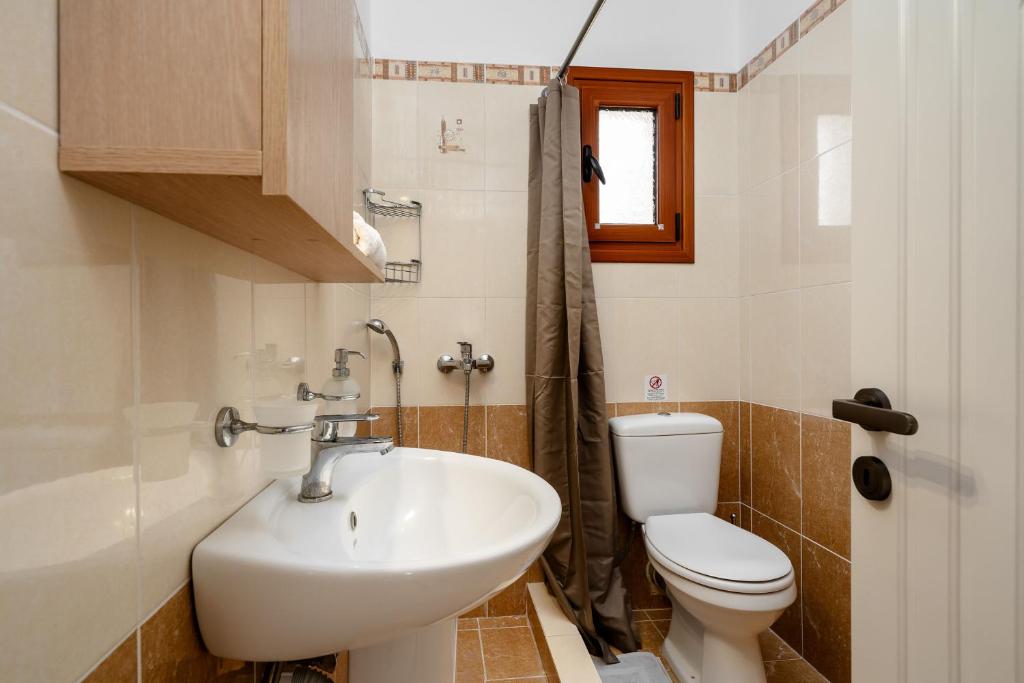 A bathroom at Orkos Naxian Wave 3