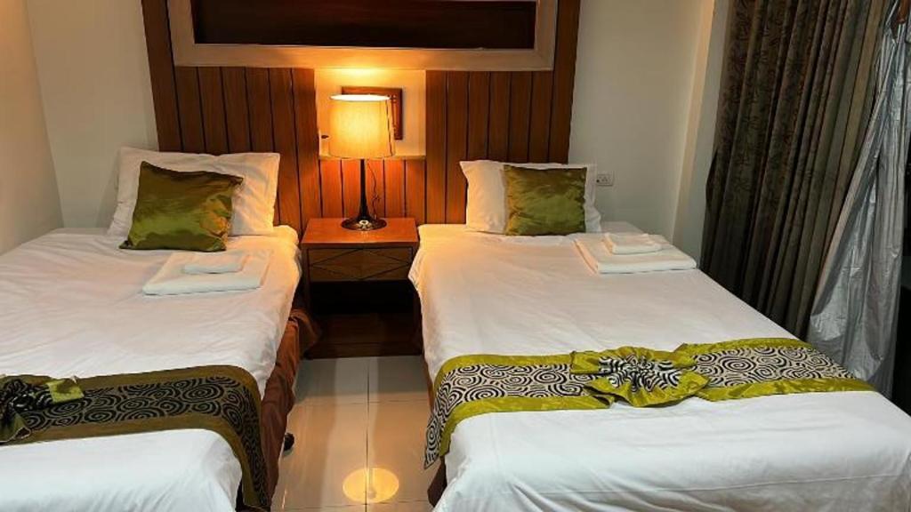 Postel nebo postele na pokoji v ubytování The Prisha inn