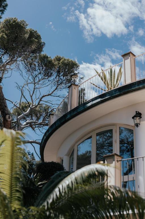 a building with a balcony on top of it at Hotel Atlantico in Castiglioncello