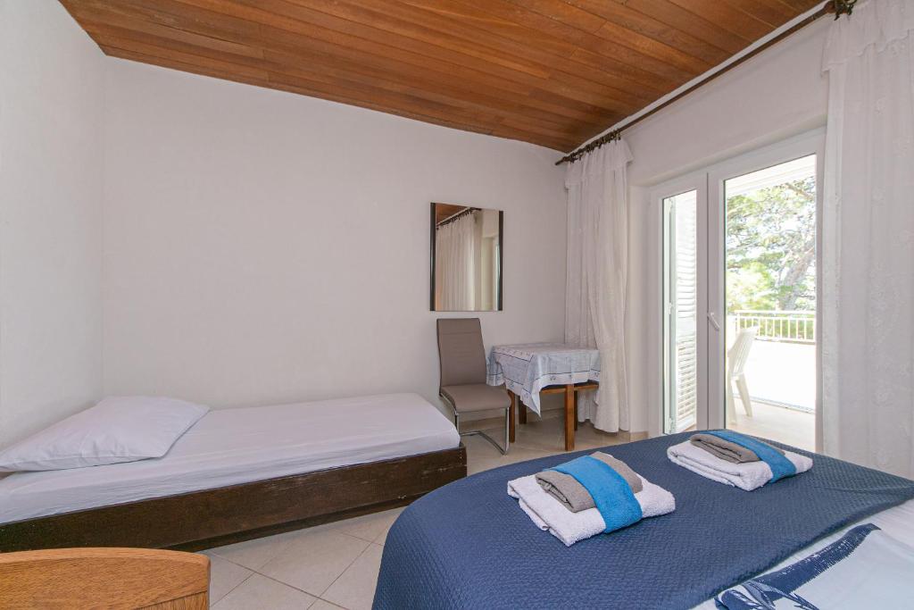 Postel nebo postele na pokoji v ubytování Apartmani Jakiruša