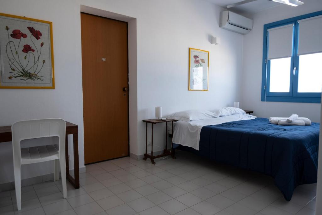 A bed or beds in a room at Casa Blu sul mare e centralissima
