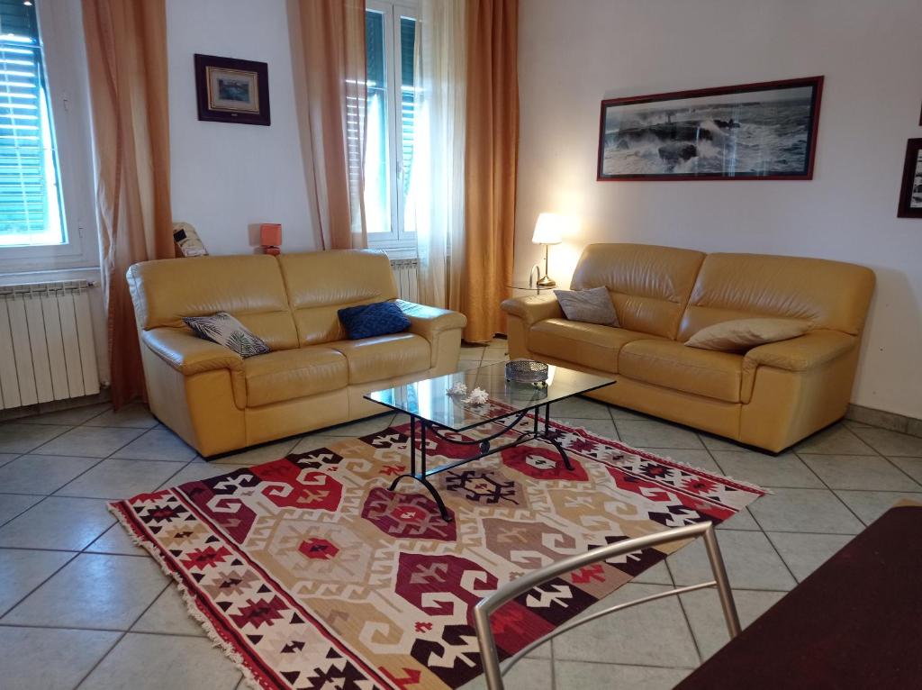 Posedenie v ubytovaní Appartamento con incantevole vista mare