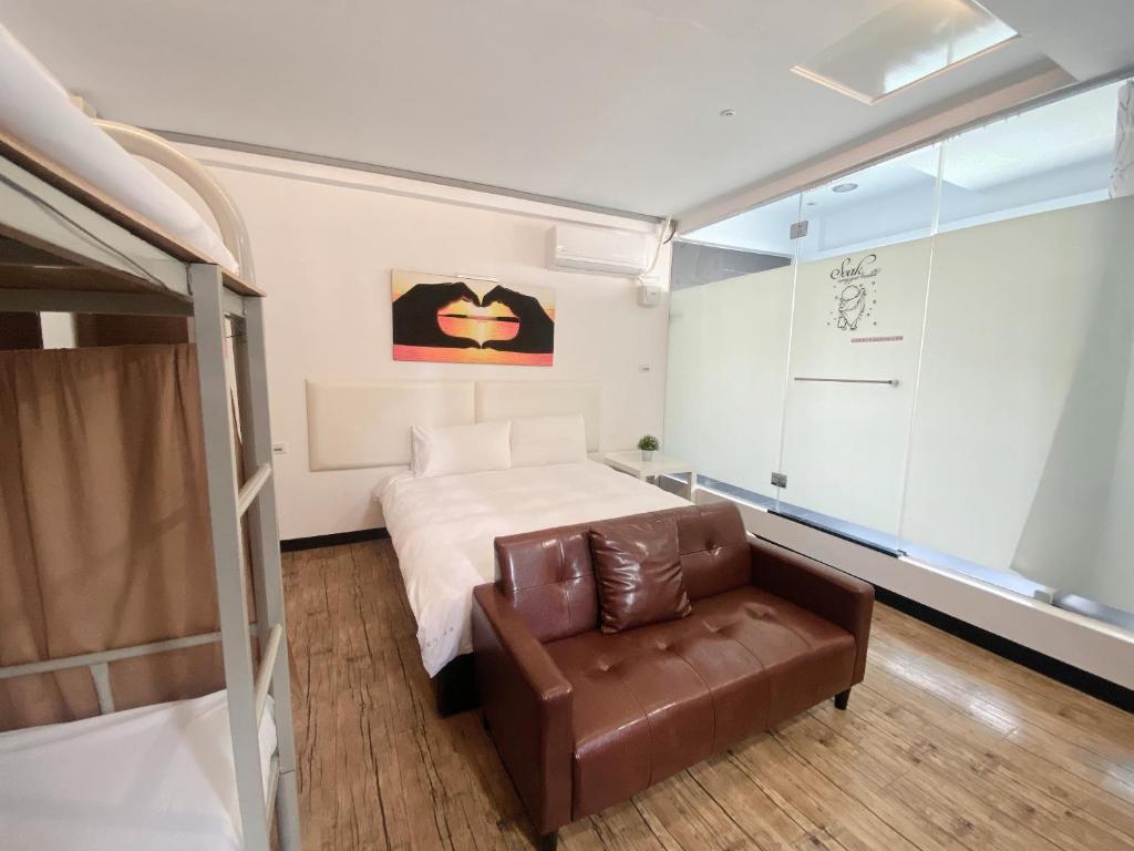 Love River Inn - Quadruple Room With Shower