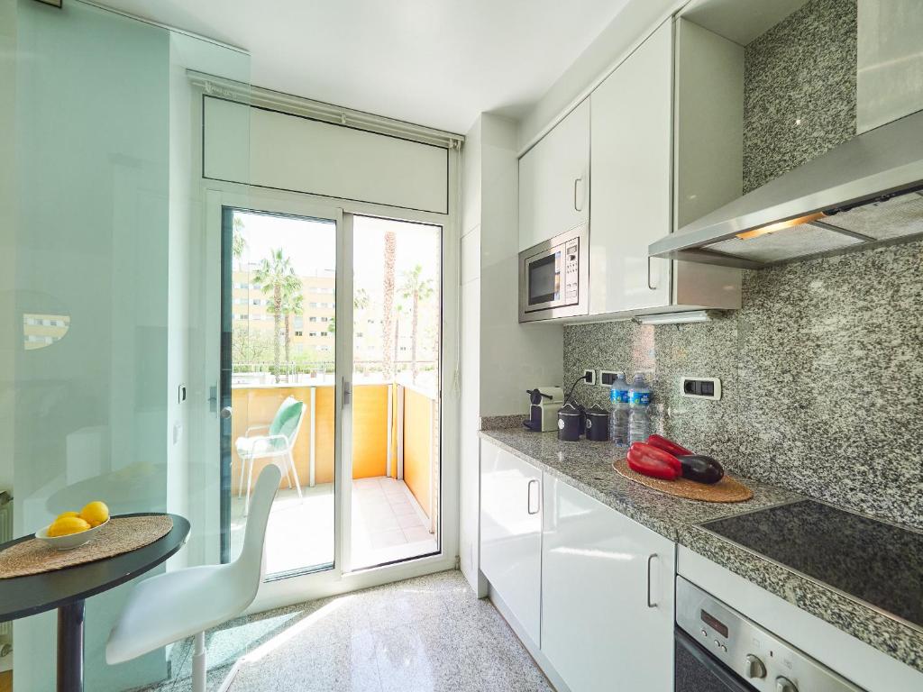Kuchyň nebo kuchyňský kout v ubytování Vila Olimpica Pool Suites