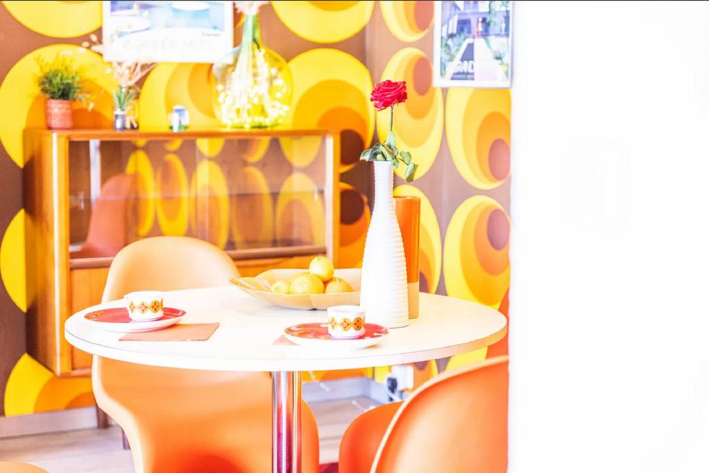 Posedenie v ubytovaní LE SEVENTIE'S 3 Terrasse-Netflix-Wifi-Parking-Mer-TOP PROS SERVICESConciergerie