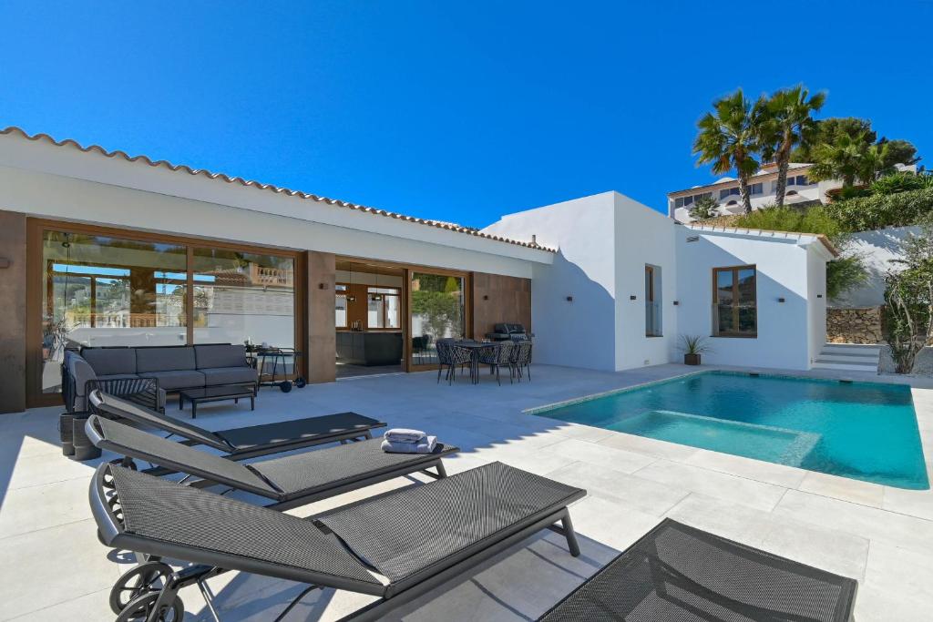 Villa Graham Holiday Rentals Litoral, Moraira, Spain