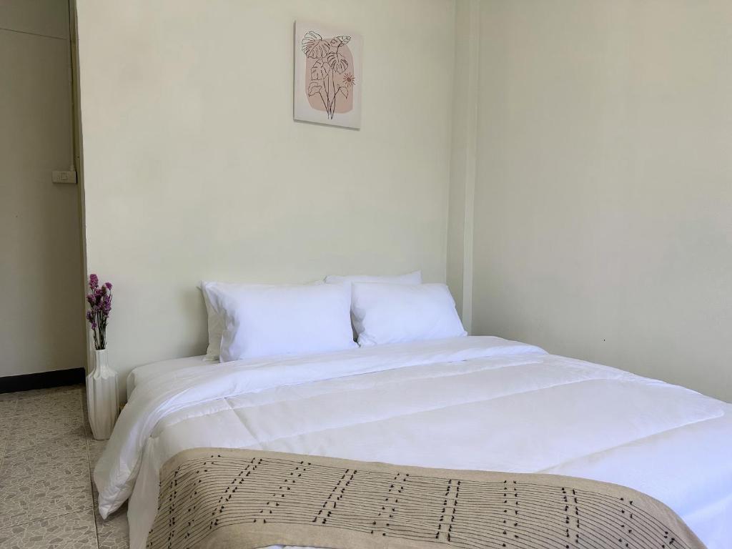 Postel nebo postele na pokoji v ubytování MONTANA Hotel & Hostel Phuket