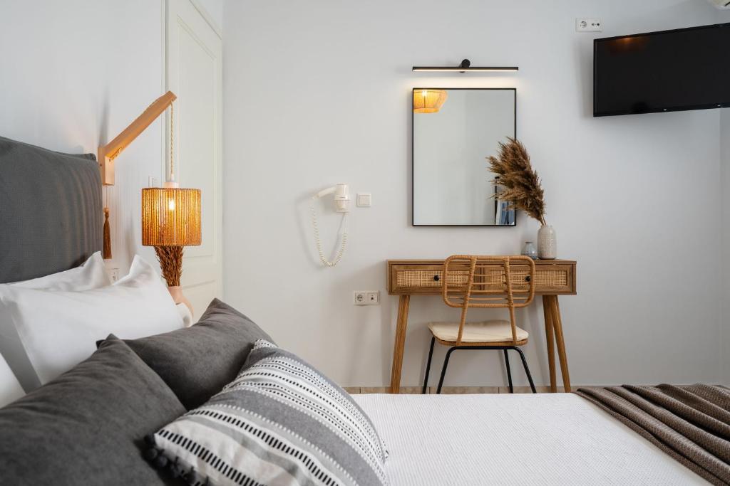 Posteľ alebo postele v izbe v ubytovaní Erato Inn Naxos