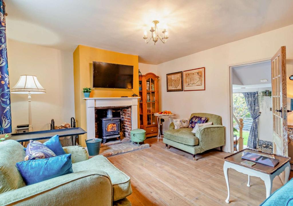 Town Cottage, Halesworth (updated prices 2024)