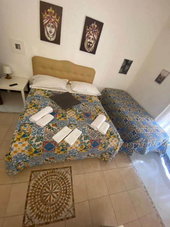 a bedroom with a bed with two pillows on it at Alba central City in Palermo