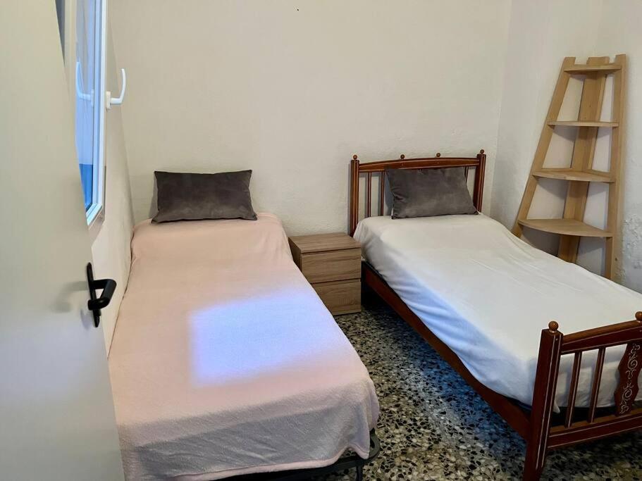 two beds sitting next to each other in a room at Casa Brisa del mar in Puerto de Sagunto