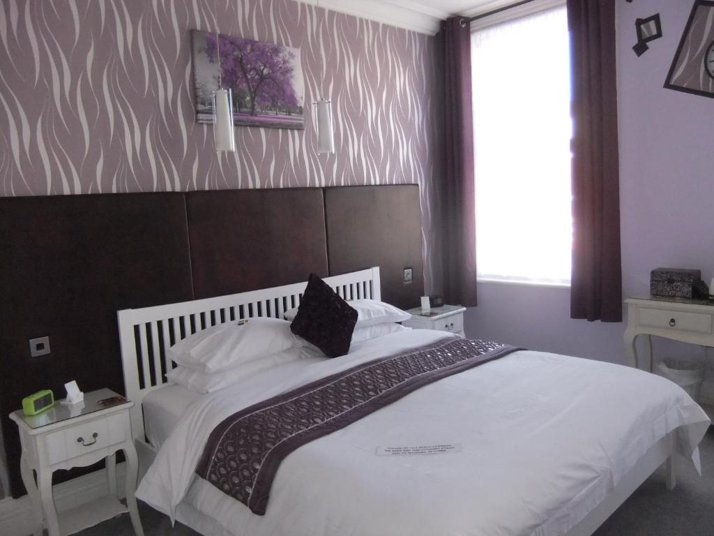 FourRooms - Couples Only - 