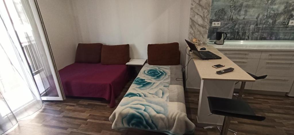 TV a/nebo společenská místnost v ubytování Apartment Center Piraeus location Kastella Passalimani Port