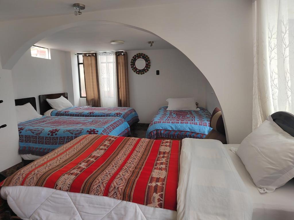 Rúm í herbergi á Hostal Killaly Inn Cusco