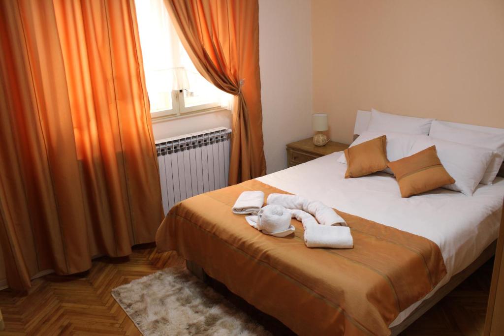 Postel nebo postele na pokoji v ubytování Stan Na Dan Kruševac