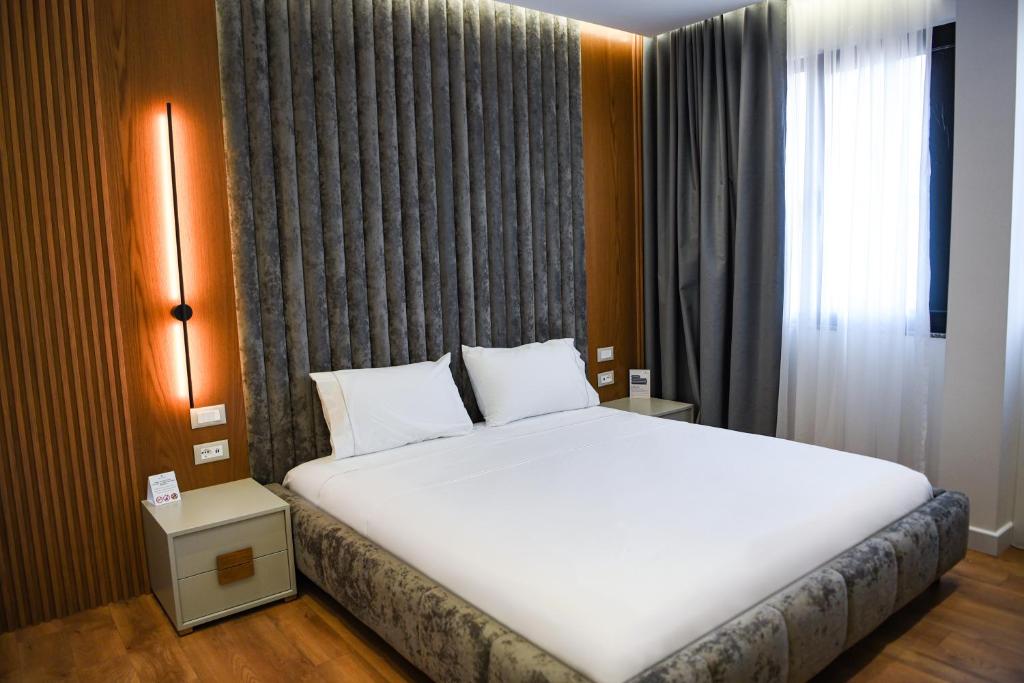 Postel nebo postele na pokoji v ubytování The Wilson Tirana