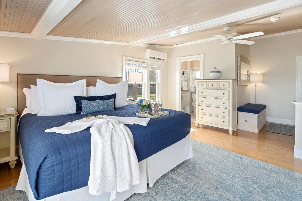 Inn on the Sound - King Room With Sea View