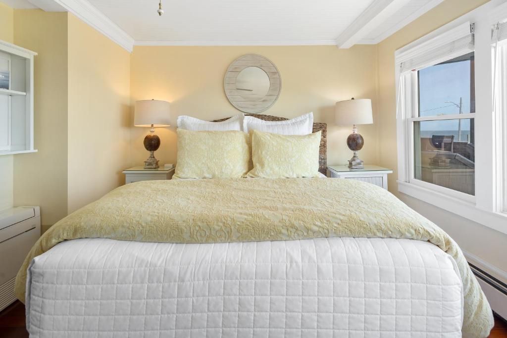 Inn on the Sound - Deluxe Queen Room With Sea View