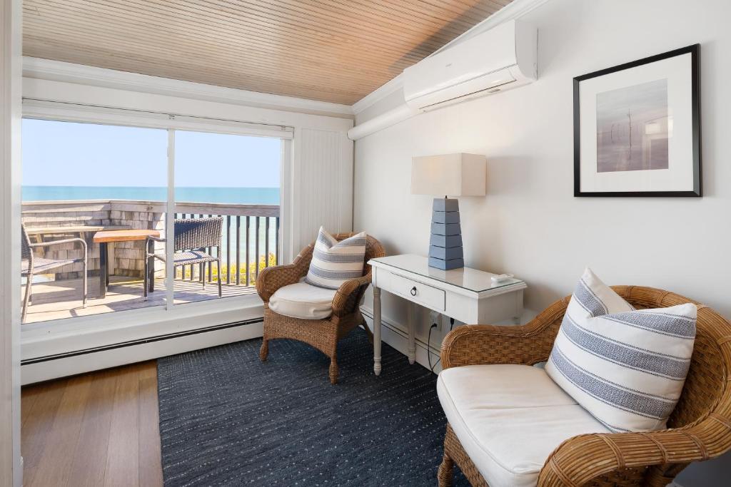 Inn on the Sound - Deluxe Queen Room With Balcony And Sea View
