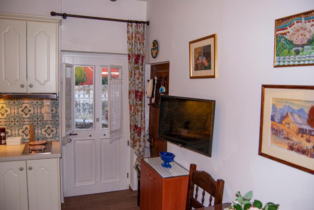 A kitchen or kitchenette at Yangos traditional home