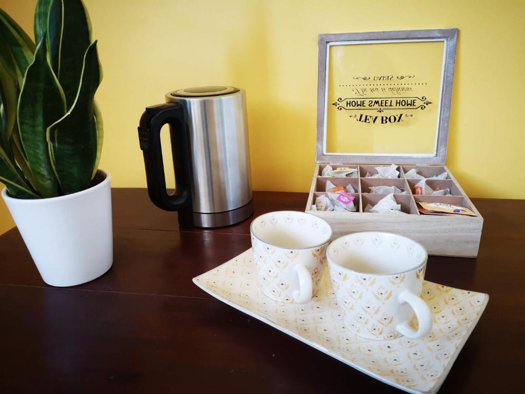 Príslušenstvo na prípravu kávy alebo čaju v ubytovaní Chambre d'hôtes avec petit déjeuner