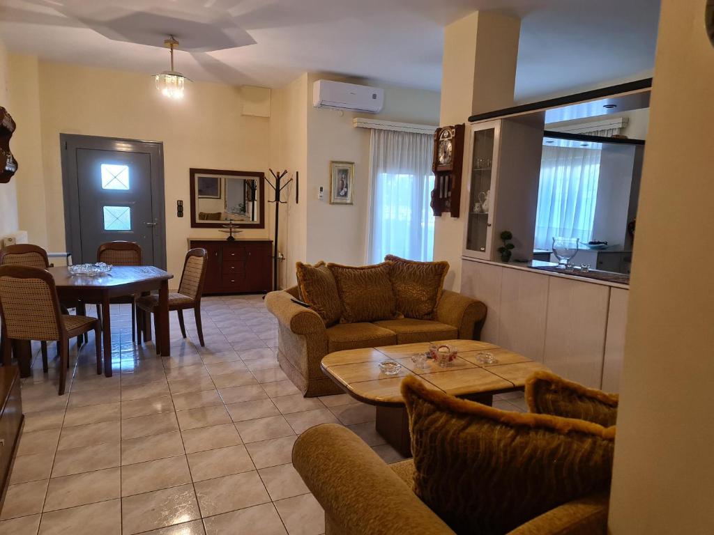 Beach house apartment, Chalkida (updated prices 2024)