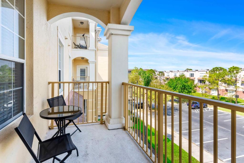 Modern Vista Cay Condo, near Universal Studios - Apartamento De Tres Habitaciones