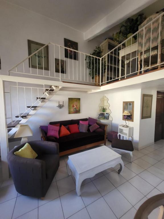 Posedenie v ubytovaní Appartement au Cœur de la Sorgue