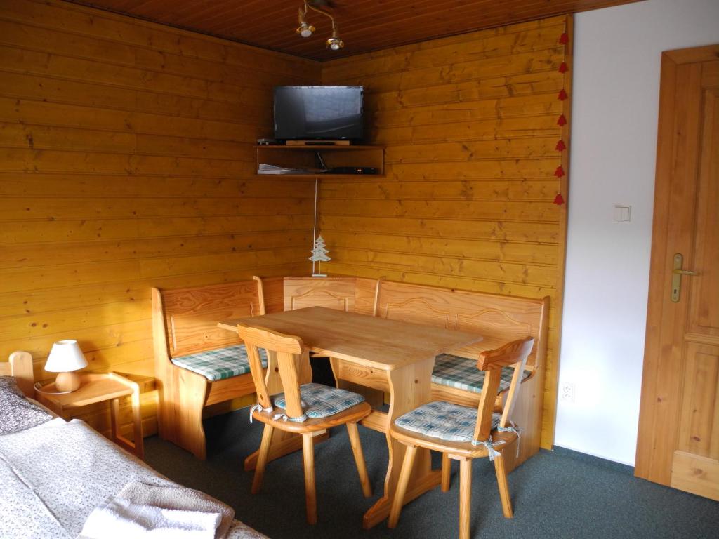 TV a/nebo společenská místnost v ubytování Apartmány Müller