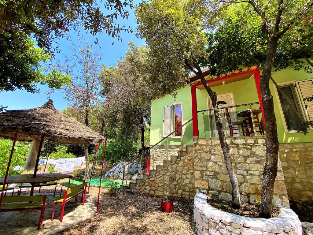 Green Radhime Retreat - Cozy 2 Bedroom Home near the Beach - Image 6