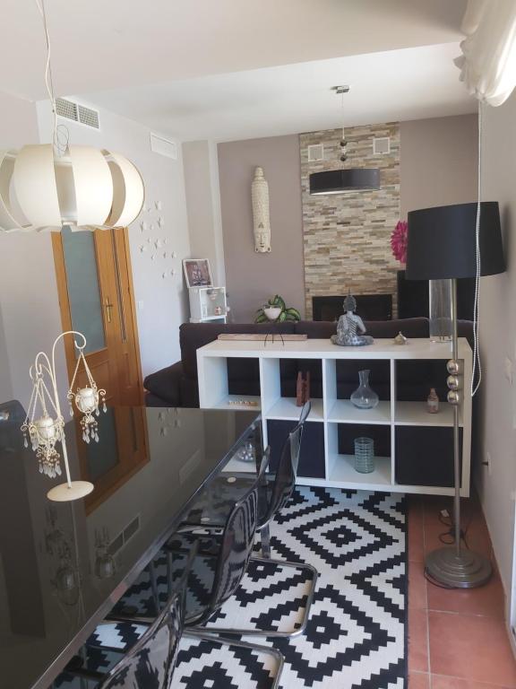 Televízia a/alebo spoločenská miestnosť v ubytovaní VILLA DEL MAR