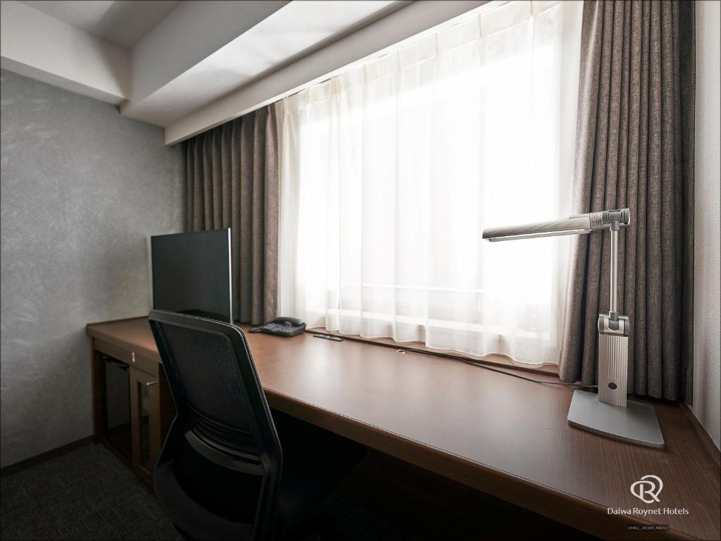 TV a/nebo společenská místnost v ubytování Daiwa Roynet Hotel Yokohama Kannai
