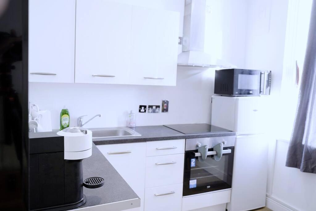 Kuchyň nebo kuchyňský kout v ubytování Apartment in West Yorkshire 3