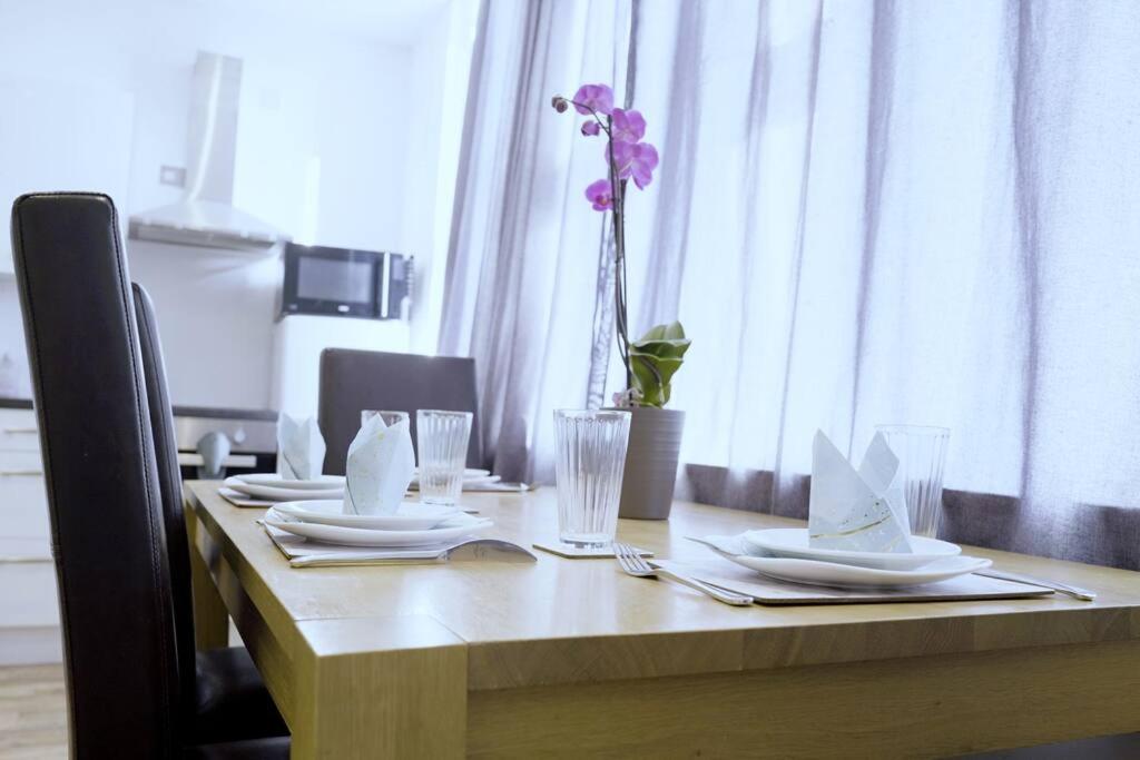 Kuchyň nebo kuchyňský kout v ubytování Apartment in West Yorkshire 3