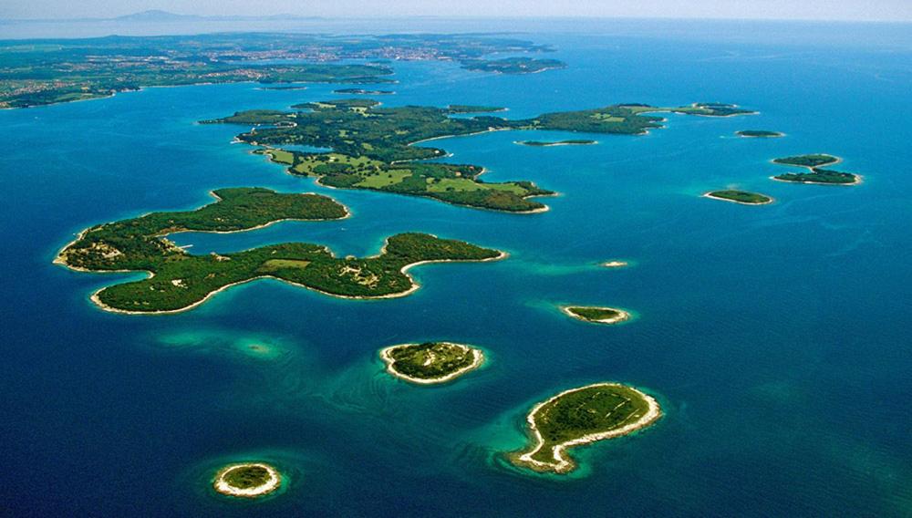 an aerial view of a group of islands in the water at Apartman I&I in Peroj
