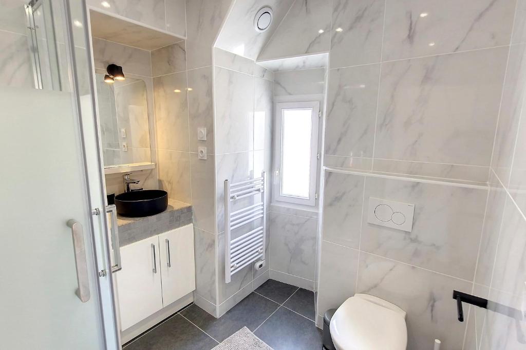Kúpeľňa v ubytovaní HENRI CAMILLE REAL ESTATE - Bambou- One bedroom center