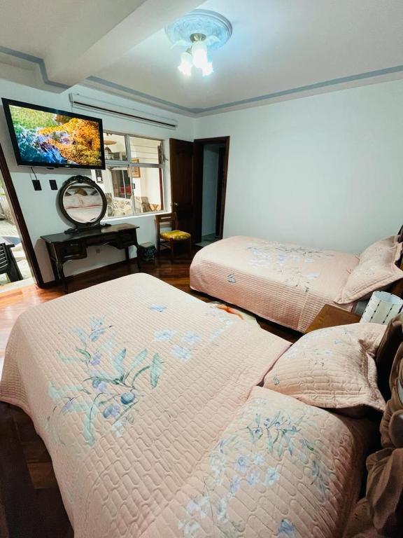 Postel nebo postele na pokoji v ubytování Chaska Hotel