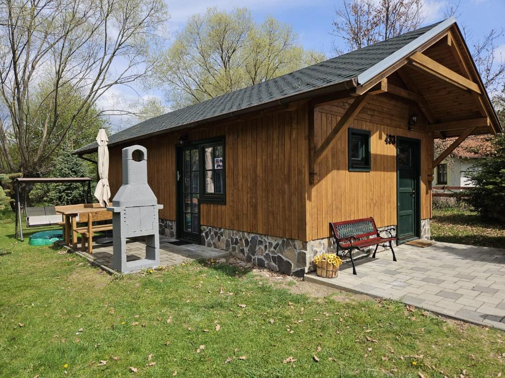 a small wooden cabin with a large wood stove at chatka Tatralandia 433 Sofinka in Liptovský Mikuláš