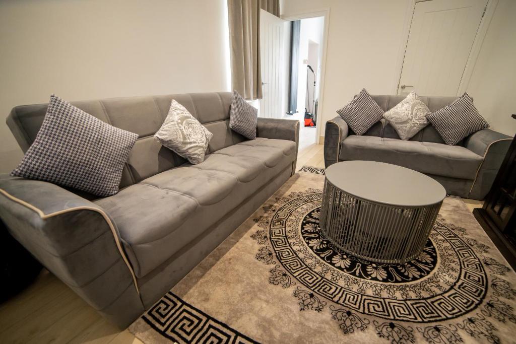 Entire 2 Bedroom Ground Floor Apartment - With Parking - Cardiff City Centre,  Cardiff – Updated 2023 Prices