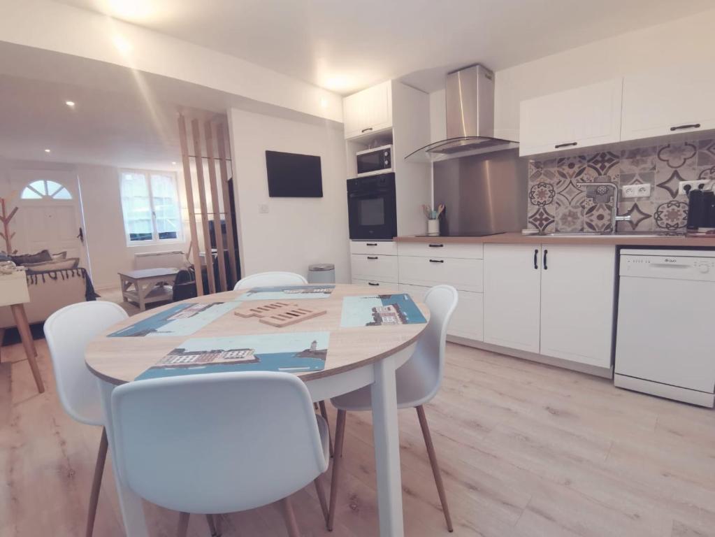 Kuchyňa alebo kuchynka v ubytovaní La Casa de la Mouette Rieuse