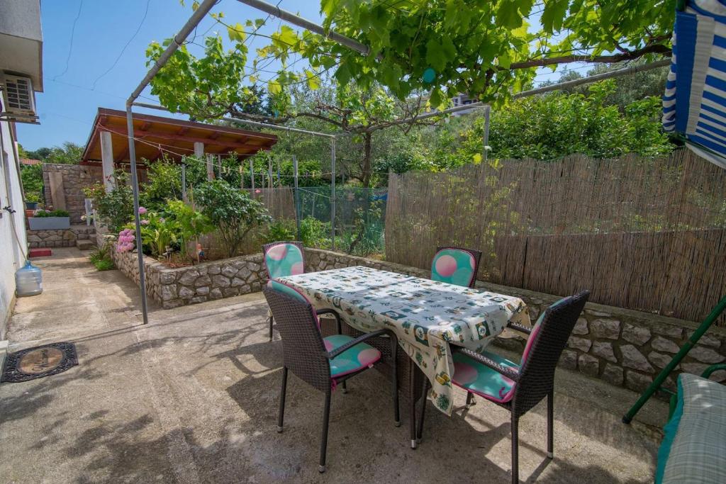 Apartments with a parking space Losinj, Losinj - 21195